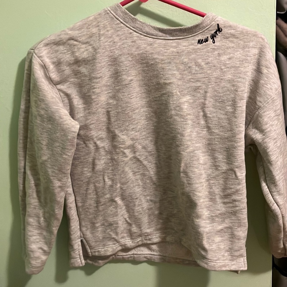cute grey comfy crew neck with “new york” embroidered on
